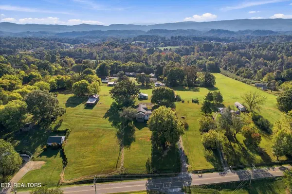 810 Ridge Rd, Maryville, TN 37803