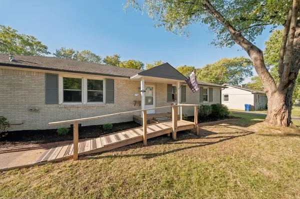 210 Nottingham Pl, Clarksville, TN 37042