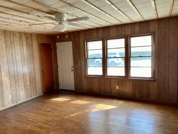 1104 Olive, Winfield, KS 67156