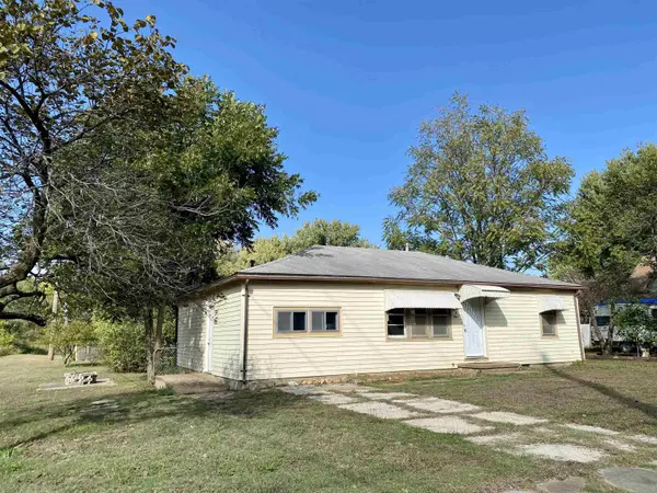 1104 Olive, Winfield, KS 67156