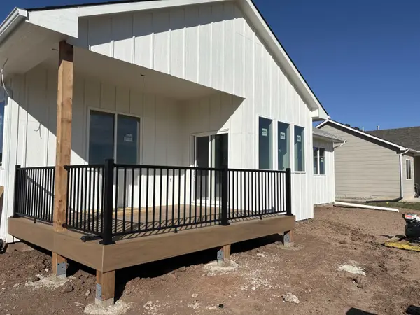 227 W Cherry Oaks St, Cheney, KS 67025