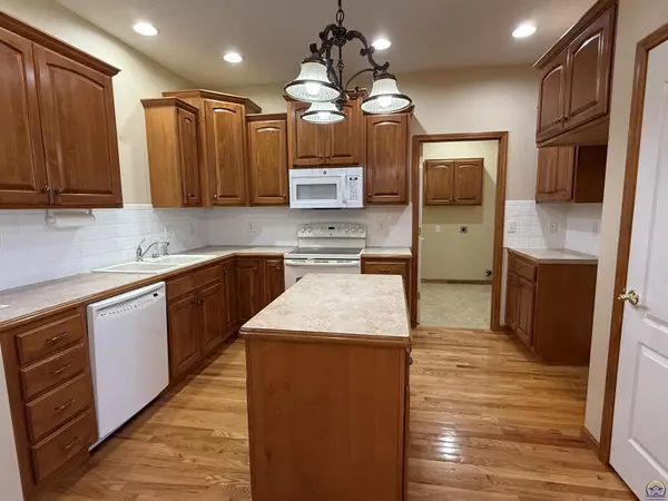 6313 SW Monarch CT, Topeka, KS 66610