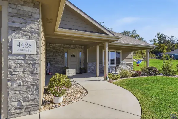 4428 SW Brandywine LN, Topeka, KS 66610