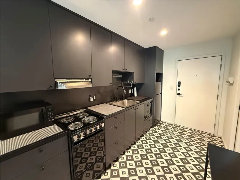 201 Academy DR #105, Austin, TX 78704
