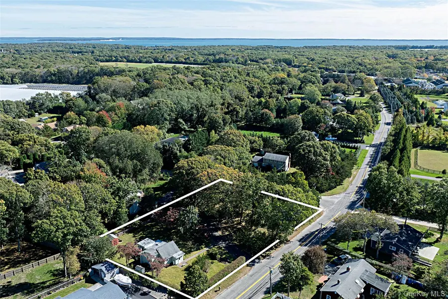 2000 Cox Neck RD, Mattituck, NY 11952