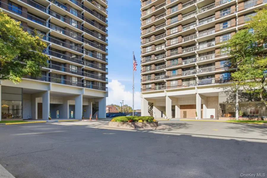150-38 Union TPKE #11N, Flushing, NY 11367