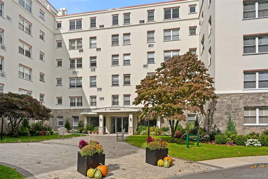 2 Stoneleigh PLZ #6I, Bronxville, NY 10708