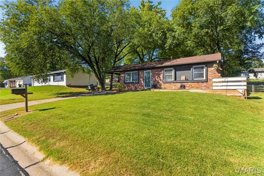 2910 Nantwich LN, St Charles, MO 63301