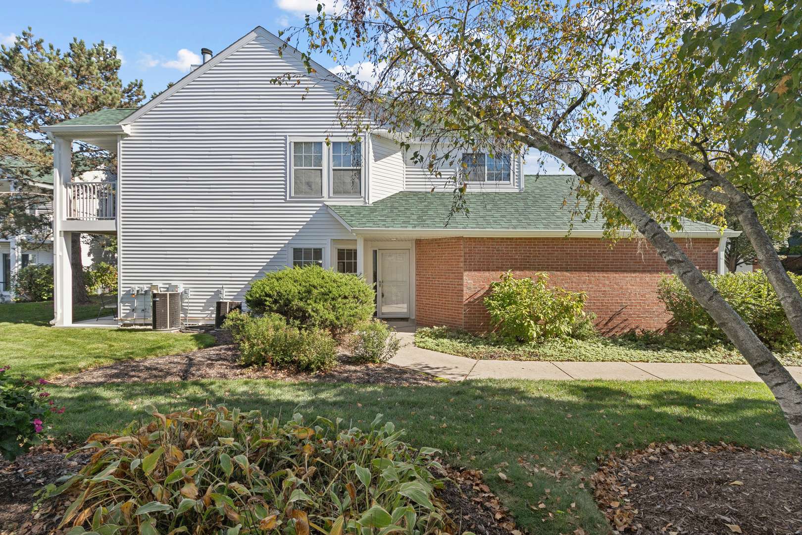 110 Hemstead ST, Lake Bluff, IL 60044