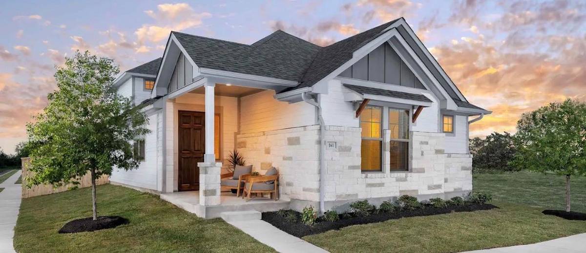 386 Orleanian DR, Buda, TX 78610