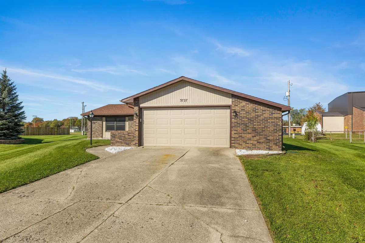 3727 Whetstone LN, Fort Wayne, IN 46815