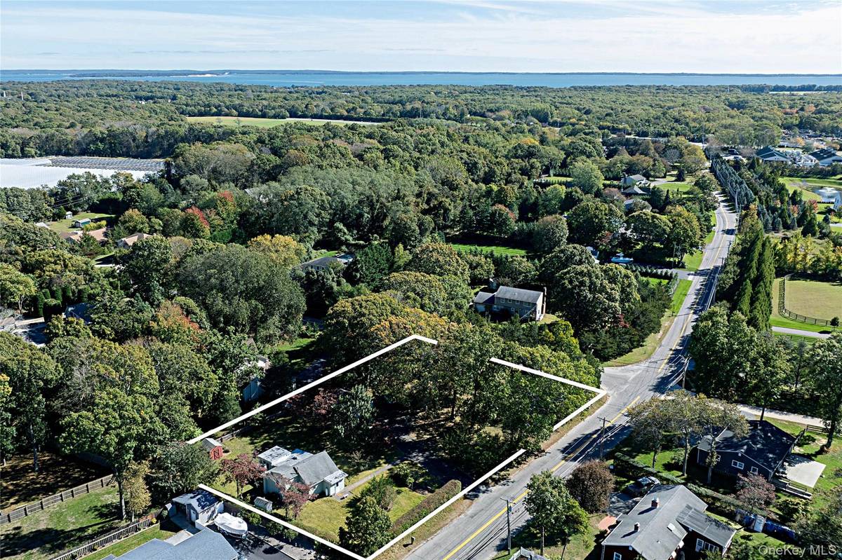 2000 Cox Neck RD, Mattituck, NY 11952