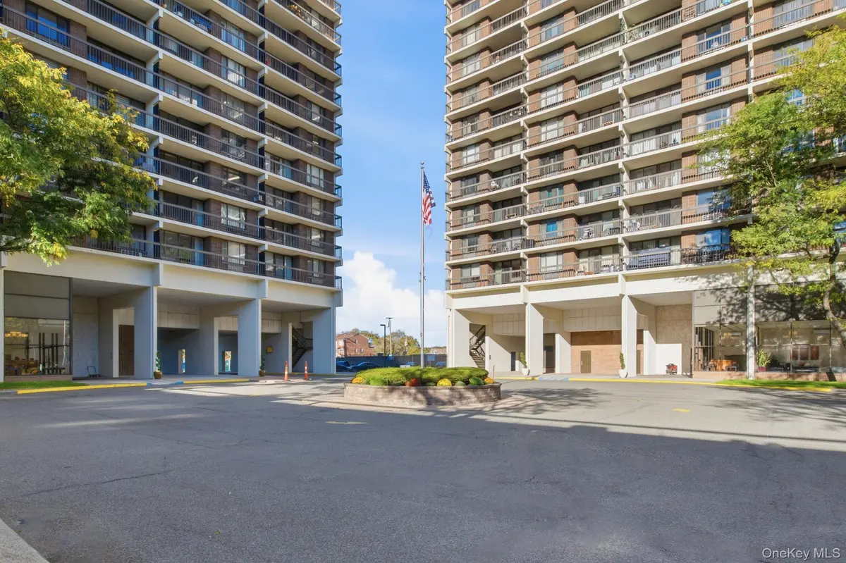 150-38 Union TPKE #11N, Flushing, NY 11367