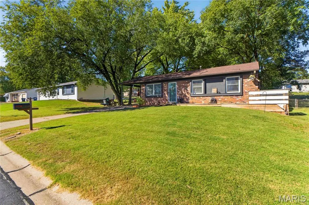 2910 Nantwich LN, St Charles, MO 63301