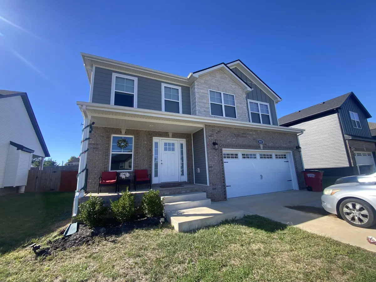 880 Macon Ln, Clarksville, TN 37042