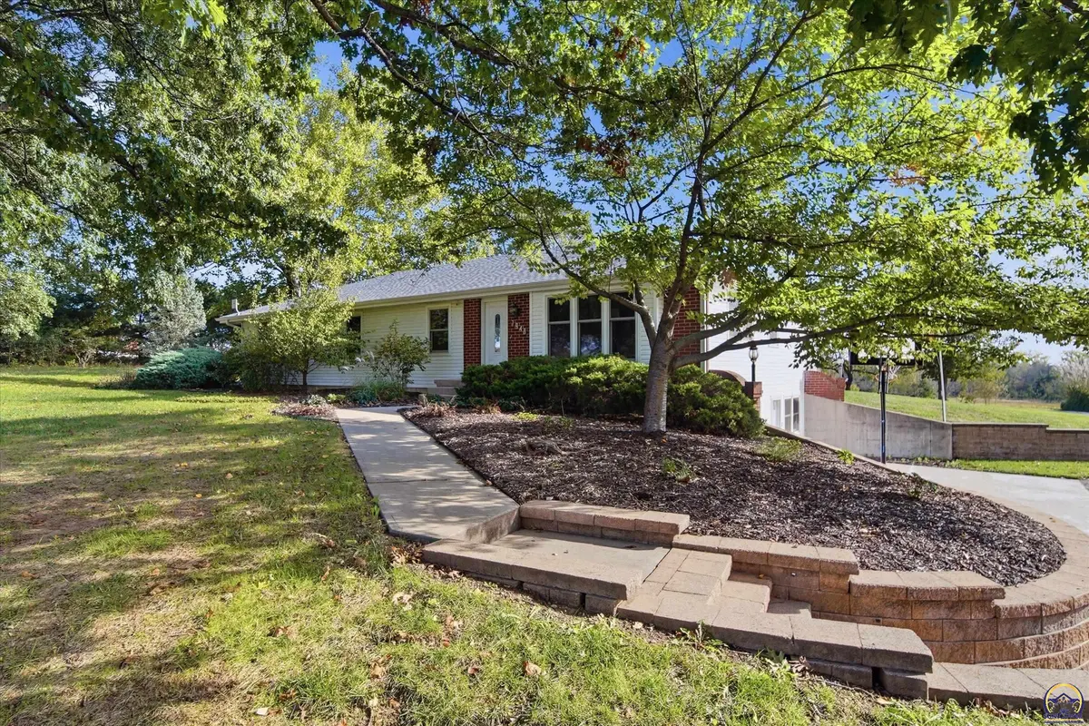 7948 NE Indian Creek RD, Topeka, KS 66617
