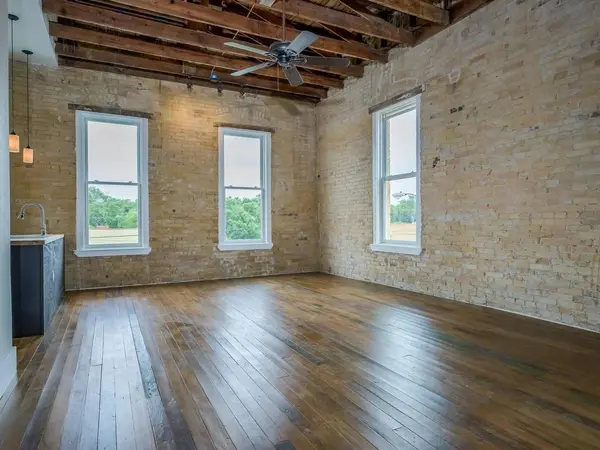 110 S Main ST #201, Elgin, TX 78621