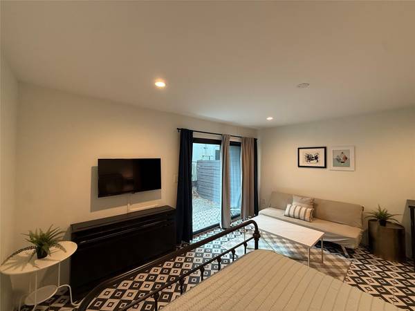 201 Academy DR #105, Austin, TX 78704