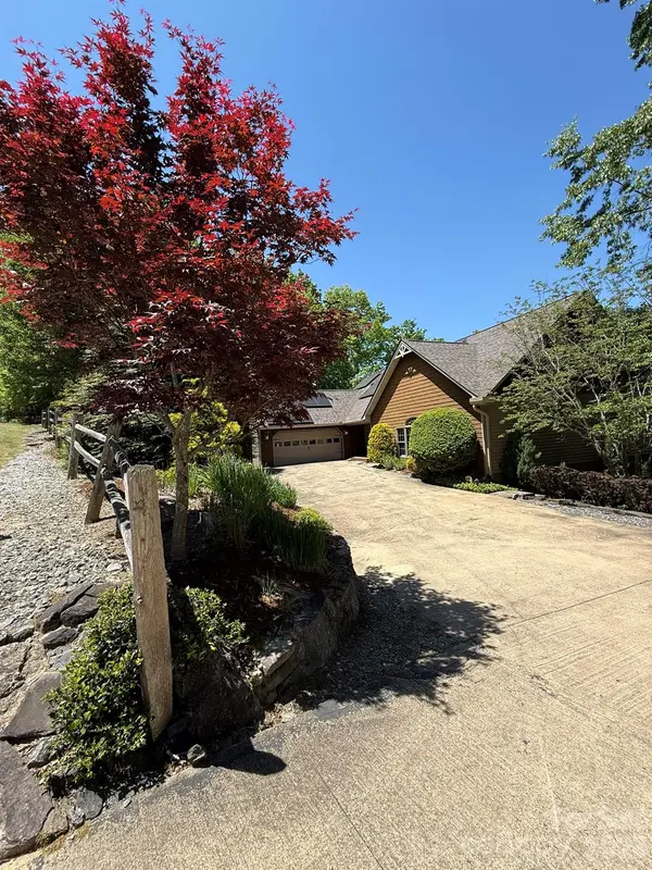 157 Kawani LN, Brevard, NC 28712