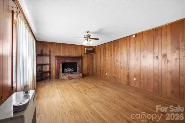 328 Long Shoals RD, Bessemer City, NC 28016