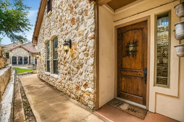 207 Enclave Cir., Horseshoe Bay, TX 78657