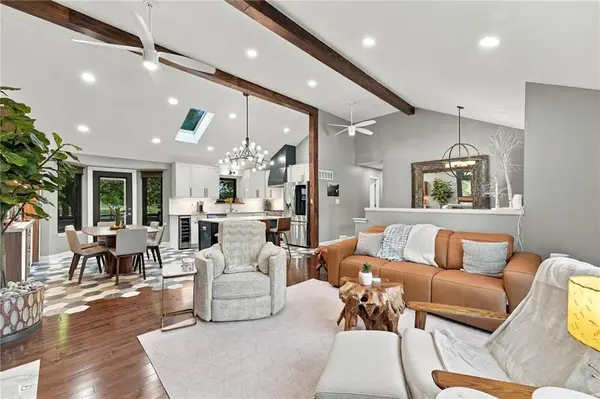 612 SE CUMBERLAND DR, Lee's Summit, MO 64063
