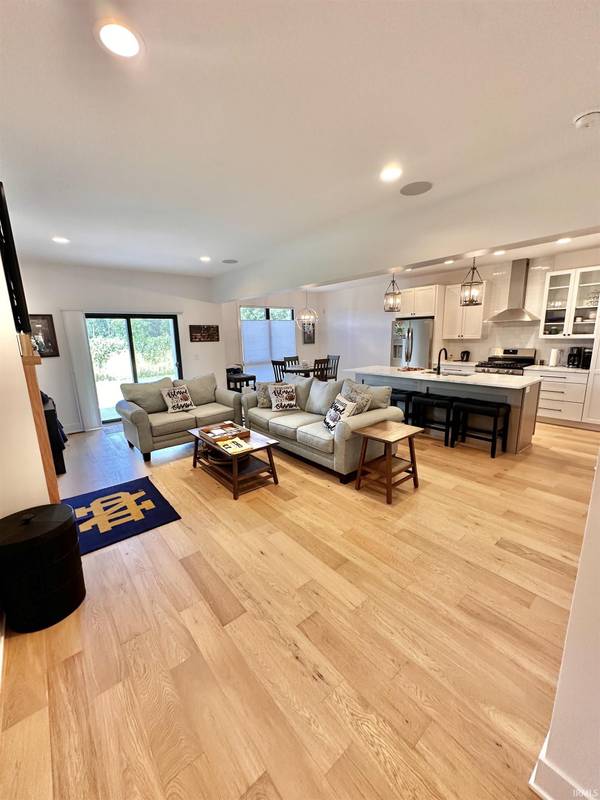 1442 Parkview LOOP, South Bend, IN 46617-1650