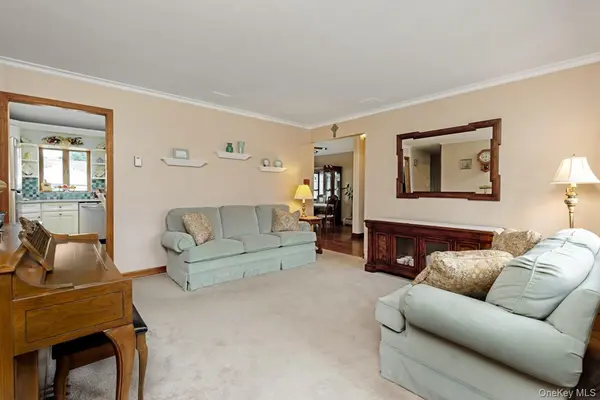 1040 4th ST, West Babylon, NY 11704