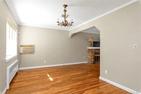 501 Nancy RD, Mineola, NY 11501