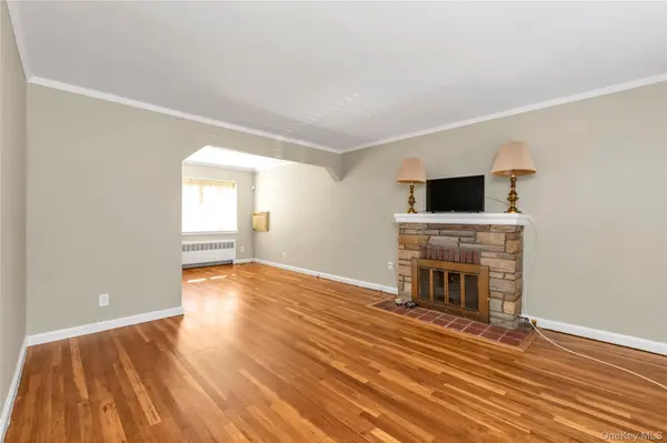 501 Nancy RD, Mineola, NY 11501