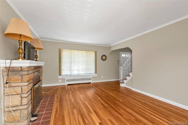 501 Nancy RD, Mineola, NY 11501