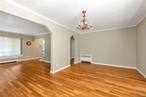 501 Nancy RD, Mineola, NY 11501