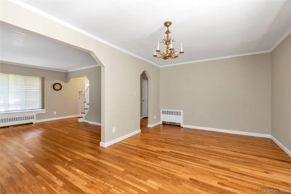 501 Nancy RD, Mineola, NY 11501