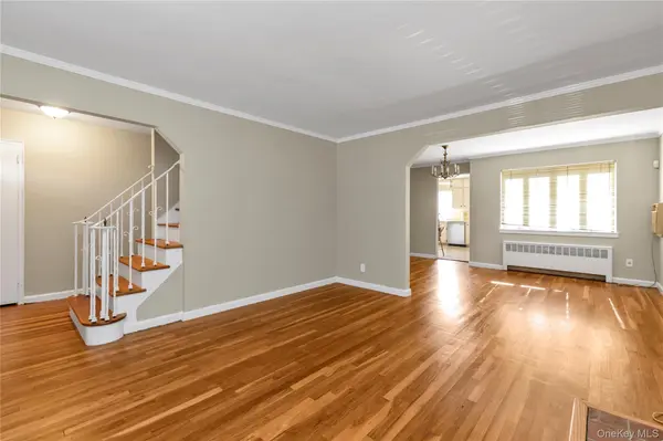 501 Nancy RD, Mineola, NY 11501