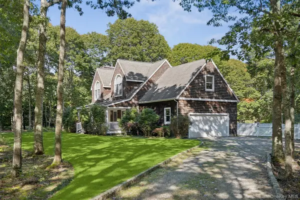 4 Bennett DR, East Quogue, NY 11942