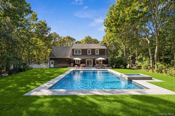 4 Bennett DR, East Quogue, NY 11942