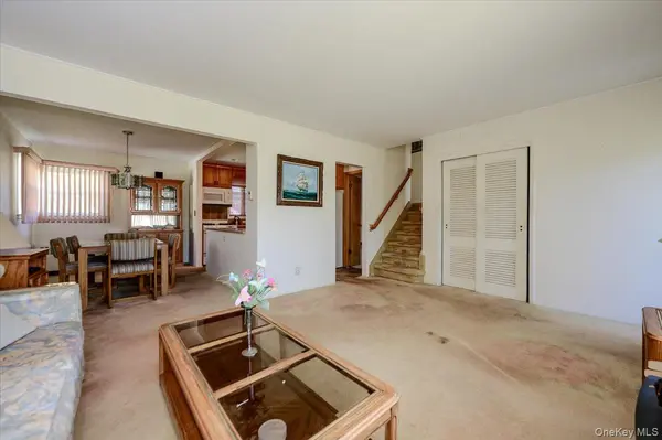 121 Pine ST, Massapequa Park, NY 11762