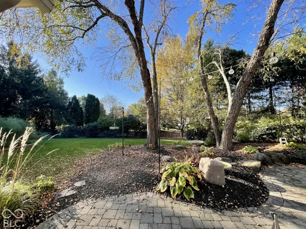 1955 Mulsanne DR, Zionsville, IN 46077