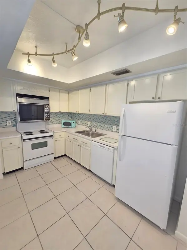 7100 SUNSHINE SKYWAY LN S #301, St Petersburg, FL 33711