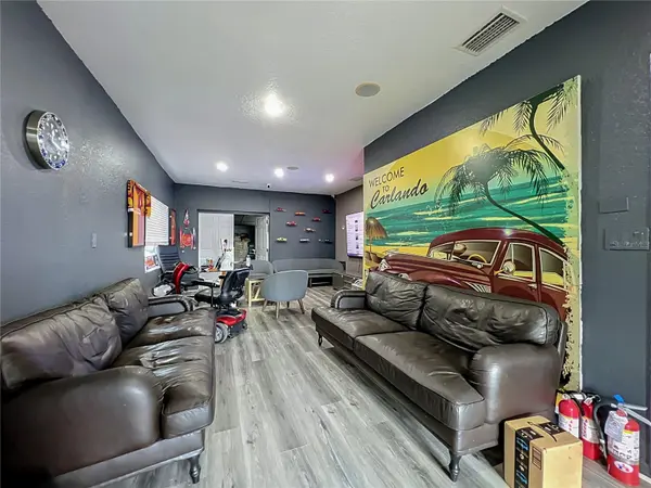 690 N SEMORAN BLVD, Orlando, FL 32807