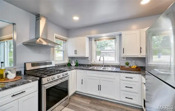153 Signal Hill DR, St Louis, MO 63121