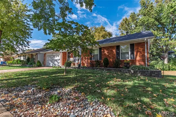 1219 Dorne DR, Ballwin, MO 63021