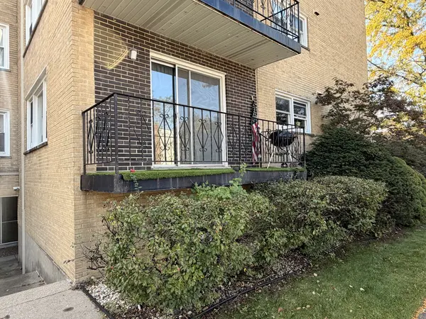 4735 Grove ST #102, Skokie, IL 60076