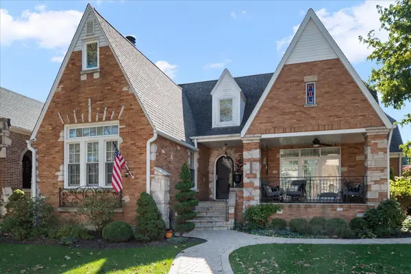 2715 W Morse AVE, Chicago, IL 60645