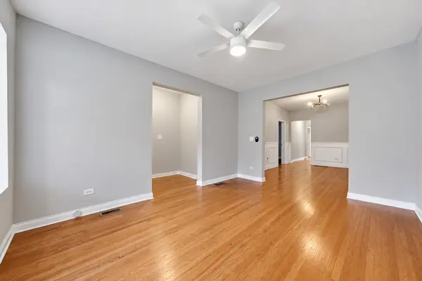 5039 W Cullom AVE #2, Chicago, IL 60641