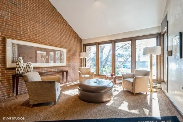 22 Park LN #204, Park Ridge, IL 60068