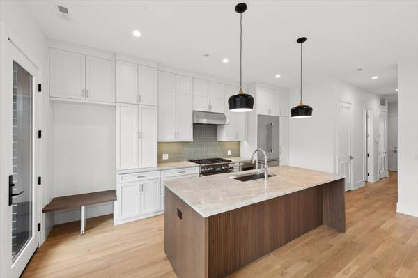 3820 N Damen AVE #2, Chicago, IL 60618