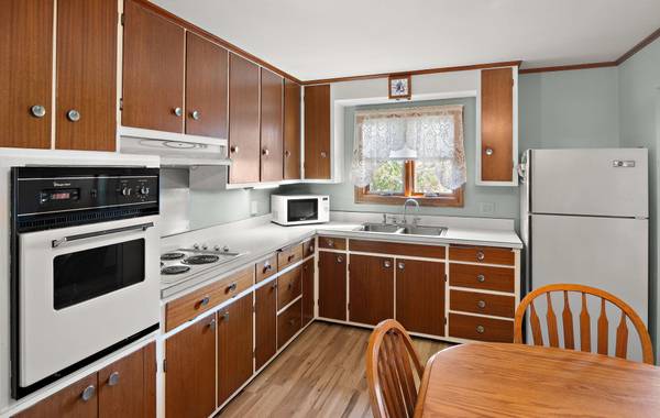 608 E 2nd ST, Waconia, MN 55387