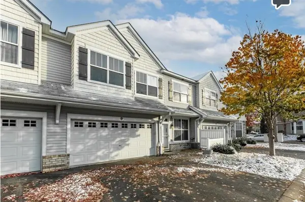 3033 Chamberlin ST N #7, Maplewood, MN 55109