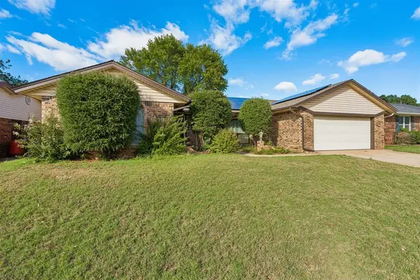 145 W Meade DR, Yukon, OK 73099